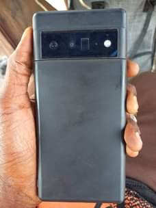 A picture of GOOGLE PIXEL 6 pro 256 GB stockage et 12GB Ram