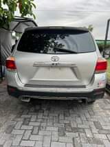 A picture of Dealer deal Clean 2012 Toyota Highlander with Leather interior and