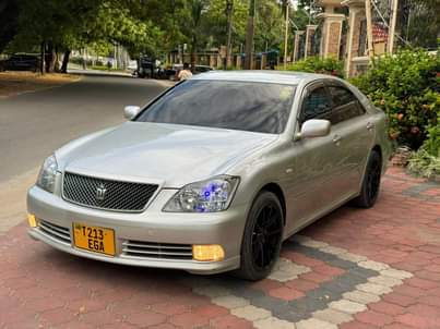 A picture of TOYOTA CROWN ATHLETE 