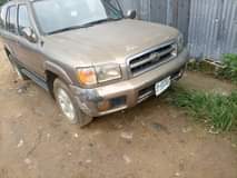 A picture of Nissan Pathfinder 2000 automatic gear 800k Good gear and engine