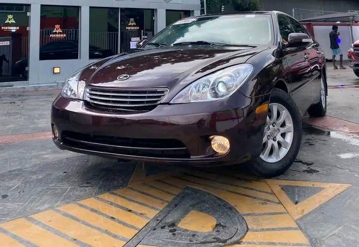 A picture of Lexus Es 330
