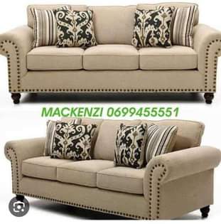 A picture of Tunauza sofa na makabat na shokes za kisasa