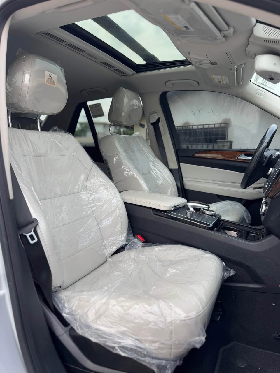 A picture of Mercedes Benz GLE400 foreign used 2016 model with original dutylocation