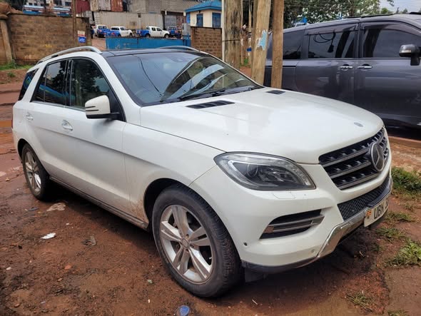 A picture of 2013 Mercedes Benz ml 350 blue tec