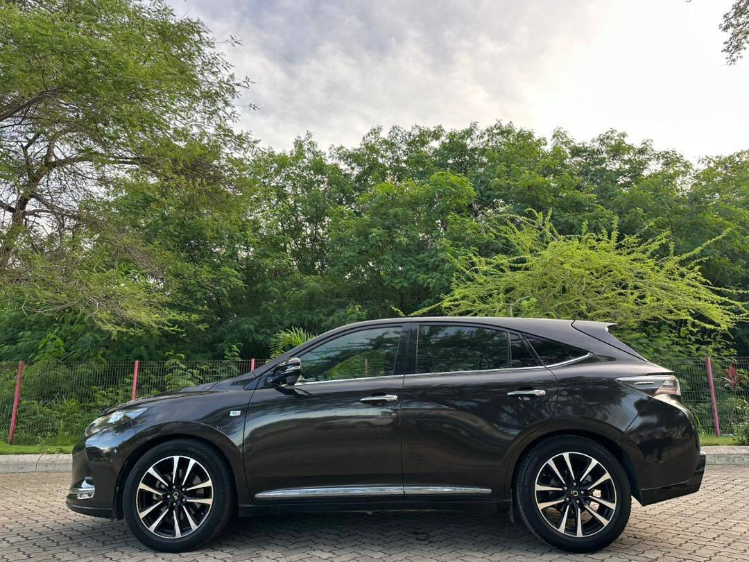 A picture of TOYOTA HARRIER ANACONDA GS SPORT Price 65 000 000 Million