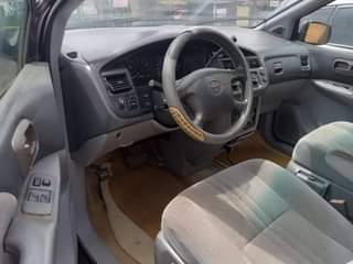 A picture of 1999 Toyota Sienna