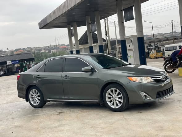 A picture of MASSIVE PRICE DROP Foreign Used Toyota Camry V6 2013 XLE