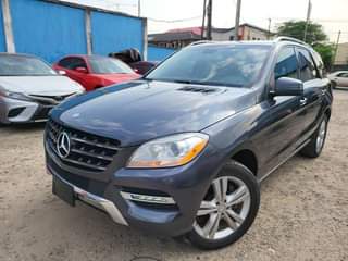 A picture of ML350 Benz