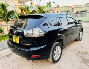 A picture of Toyota Harrier new