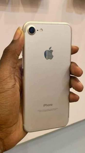 A picture of iPhone 7plain