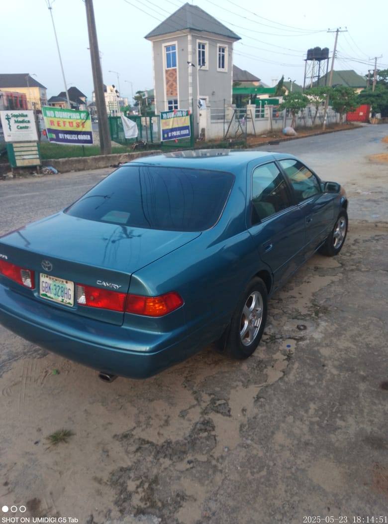 A picture of TOYOTA CAMRY DROPPED LIGHT