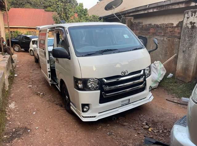 A picture of Toyota Hiece van drone 2014