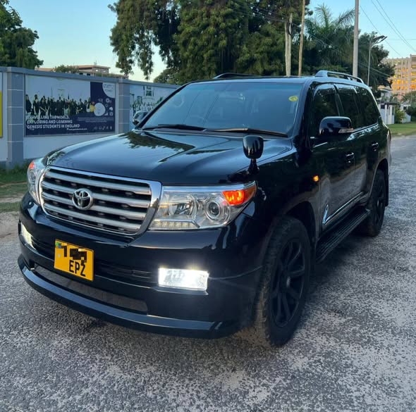 A picture of TOYOTA LANDCRUISER 200 SERIES