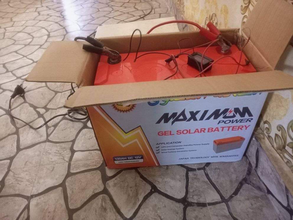 A picture of Inverter and battery