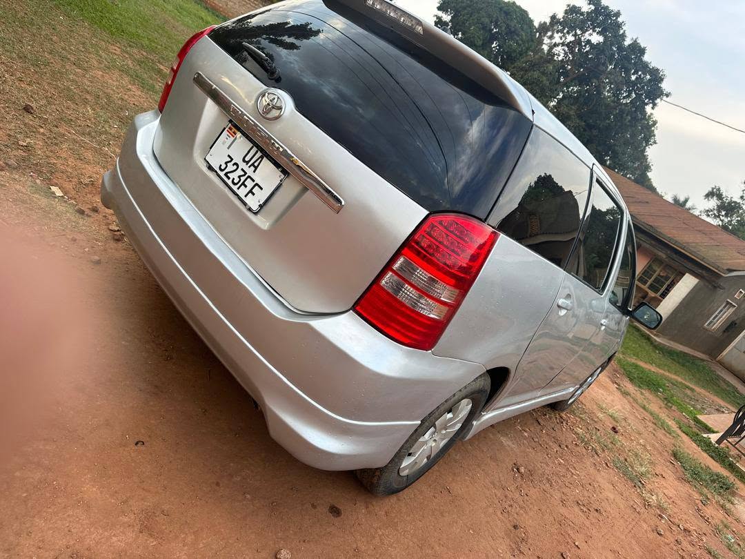 A picture of TOYOTA WISH 2004