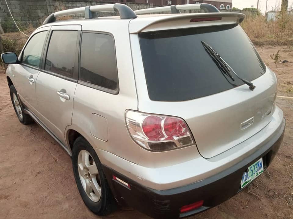A picture of MISTUBISHI OUTLANDER 2003