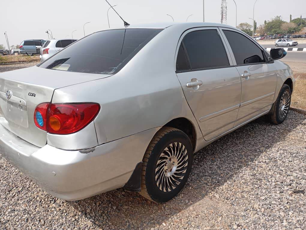 A picture of Distress Toyota Corolla 2004 model engine gear is in good