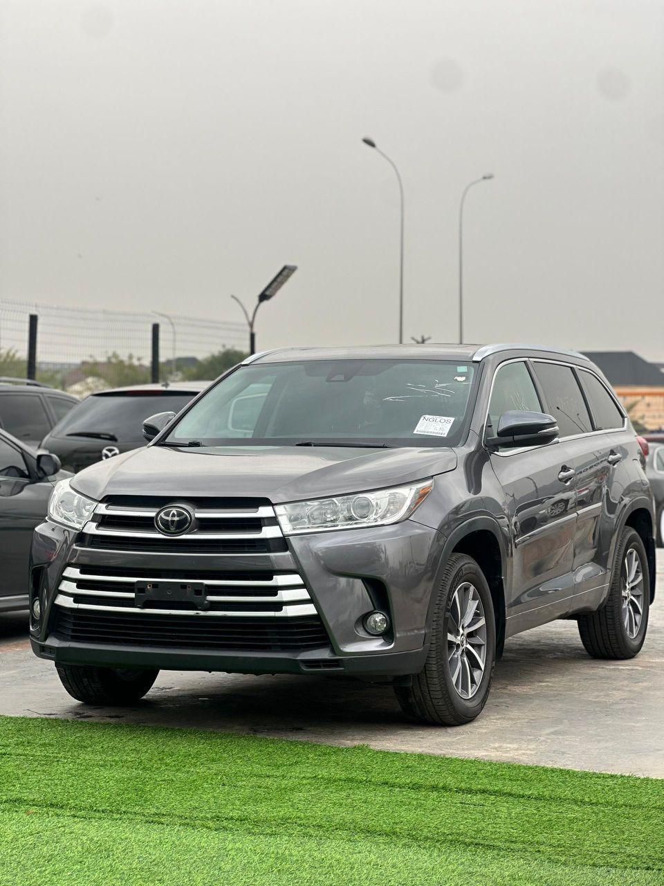A picture of FOREIGN USED 2016 TOYOTA HIGHLANDER
