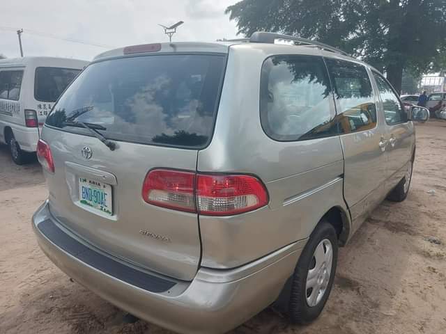 A picture of Clean Toyota Sienna Sound Engine Factory AC 4 3m 08060436432