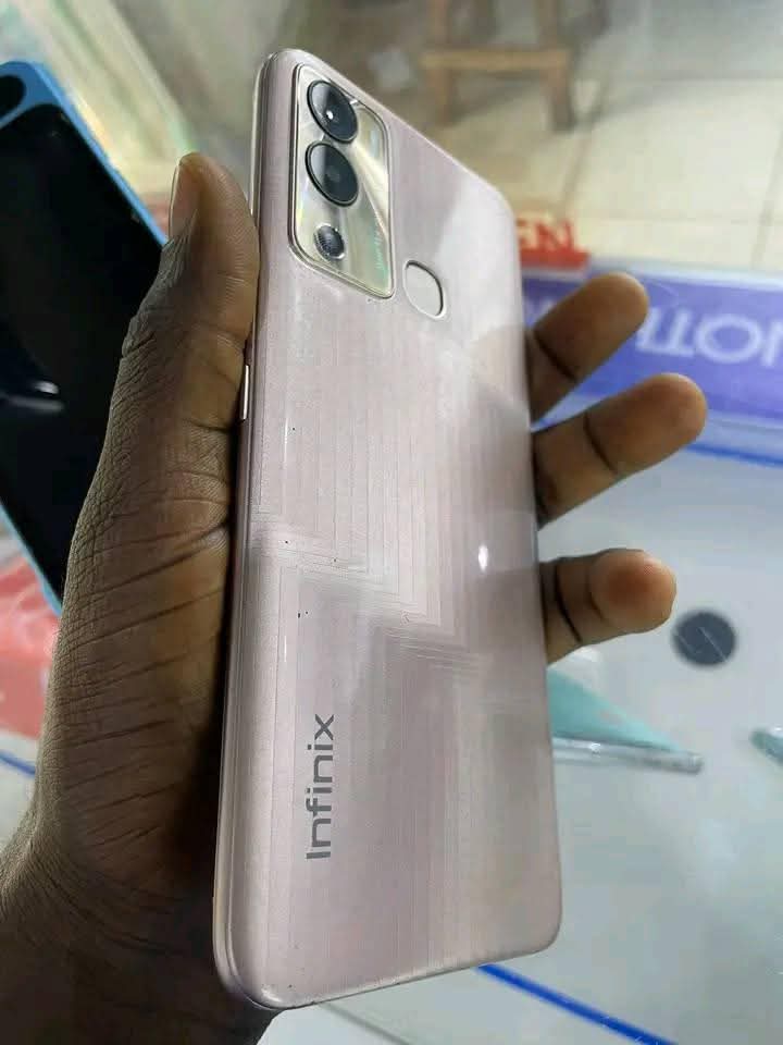 A picture of Infinix hot 12i