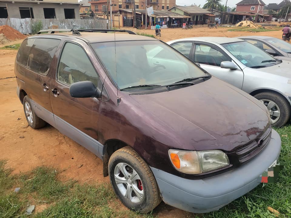 A picture of Toyota sienna