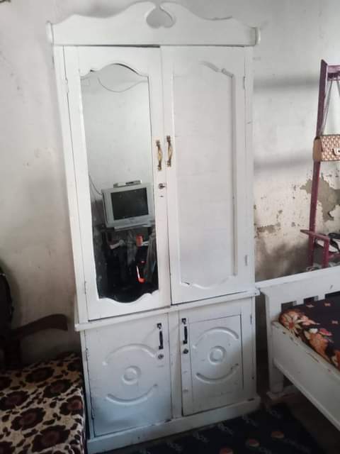 A picture of Kabat la Mbao milango miwili