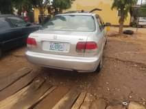 A picture of Honda civic year 2000