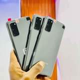 A picture of SAMSUNG S20
