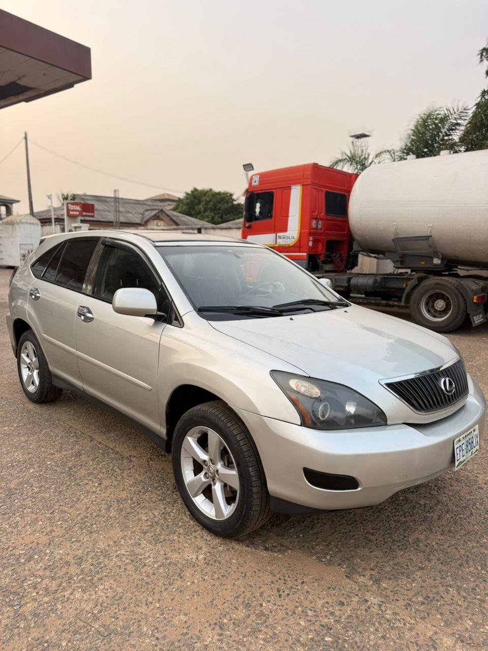 A picture of Lexus rx 330 2006