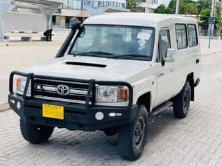 A picture of Toyota landcruiser Price 148M