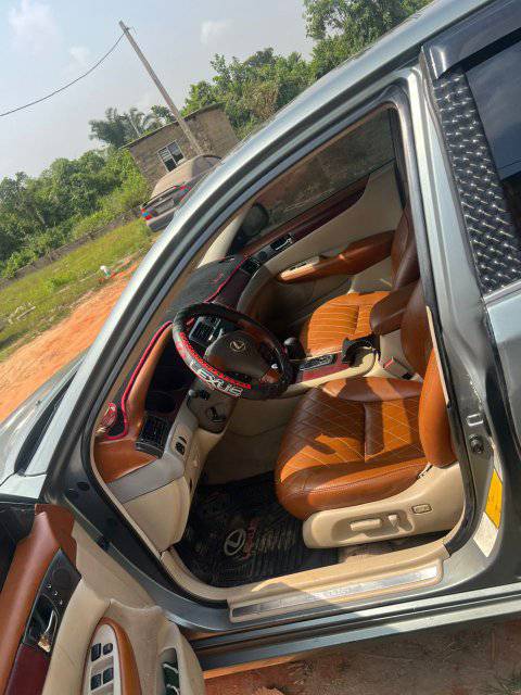 A picture of Owner need money to japaaa Lexus es330 buy and drive