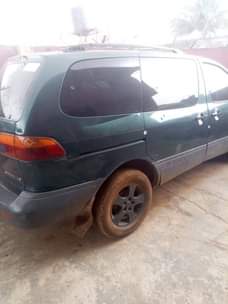 A picture of 1999 model Siena car