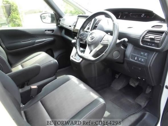 A picture of 2017 Nissan serena