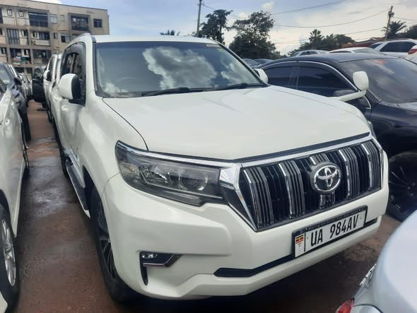A picture of Land cruiser Prado Tx 2016 model diesel