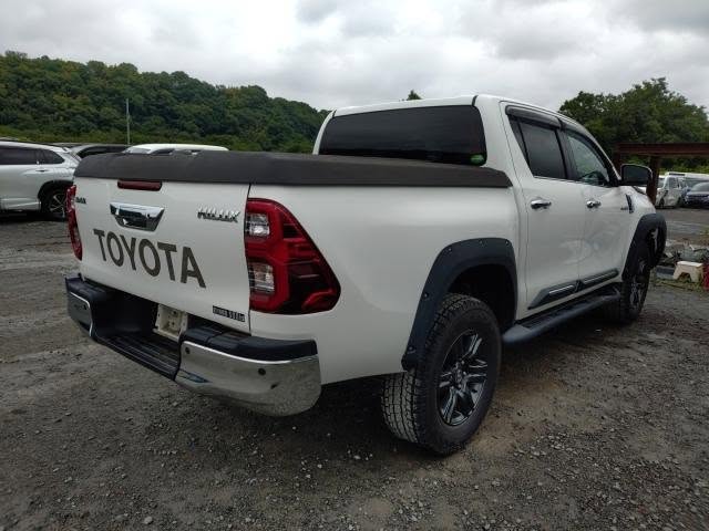 A picture of DAMAGED TOYOTA HILUX READY TO BE IMPORTED UGX 30MILLION CALL