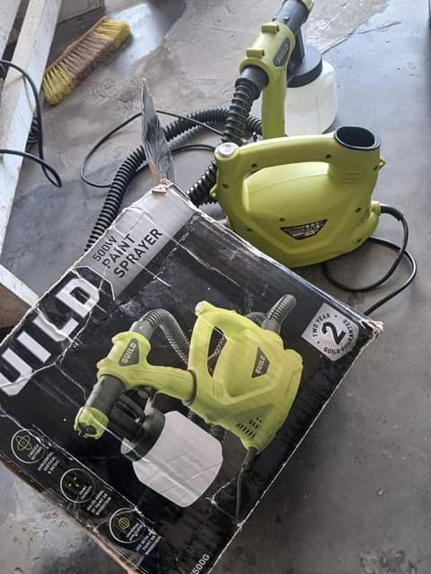 A picture of Paint spray