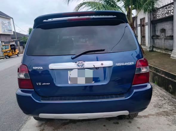 A picture of Sharp Toyota Highlander Year 2006 model direct on belt Price