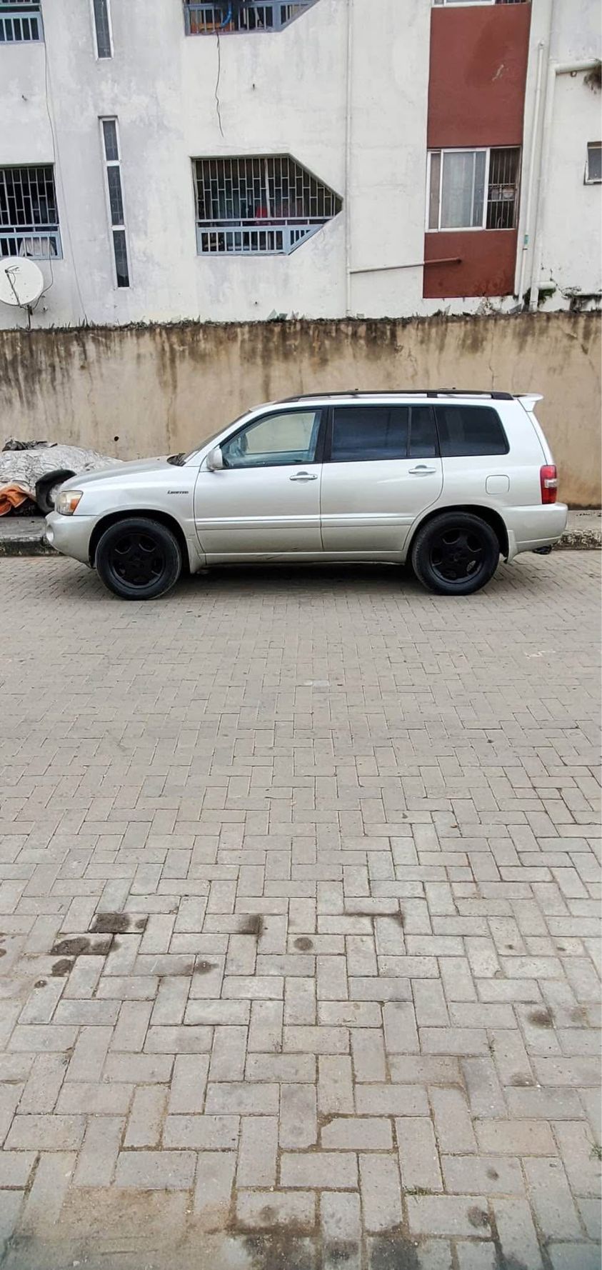 A picture of Registered 2005 Toyota Highlander. Extremely sound untouched Engine and Gear