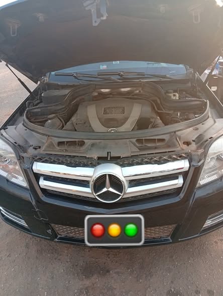 A picture of FIRST BODY 2011 MERCEDES BENZ GLK350