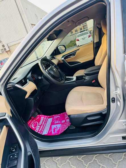 A picture of Toyota rav4 LE gcc 2 5L mid option 2019 971566482809