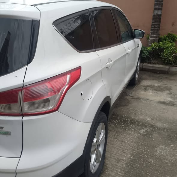 A picture of Ford Escape 2014 and 2015