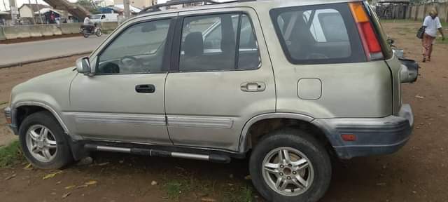 A picture of Honda Crv 1998 model 4 sale Clean body and interior