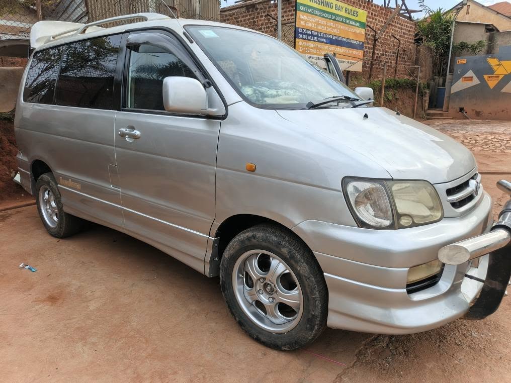 A picture of Toyota Noah for sell