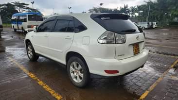 A picture of 2006 Toyota Harrier