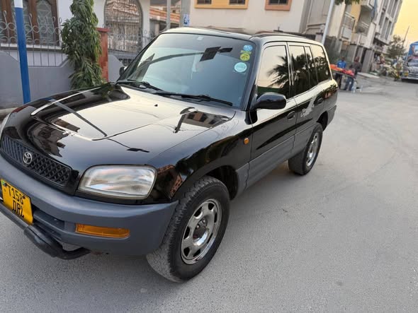 A picture of RAV4 Old Year 1995 Cc 1990 Fuel petrol Mileage 72