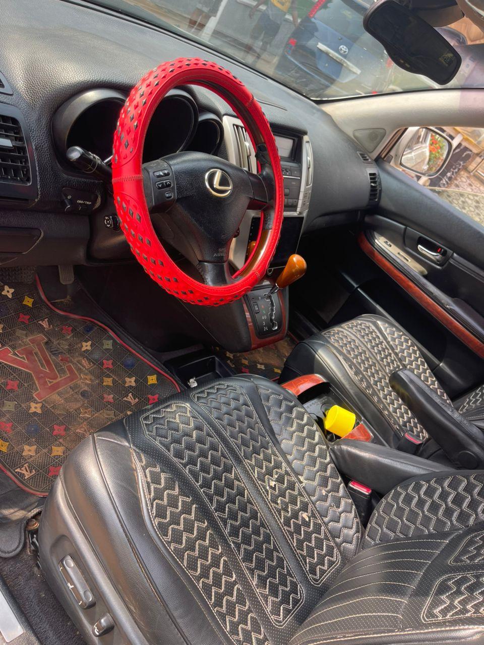 A picture of Lexus Rx 330