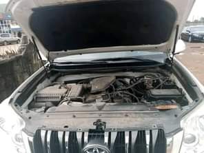 A picture of highest grade land cruiser parado 2010 model direct Tokumbo standard