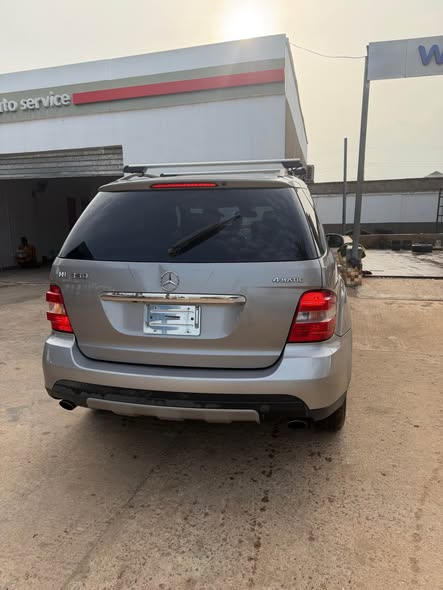 A picture of ACURA TL 2009 AND MERCEDES BENZ ML 350