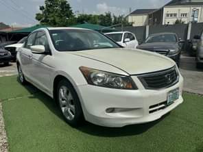 A picture of Super Clean 2010 Honda accord 1st body first body pan