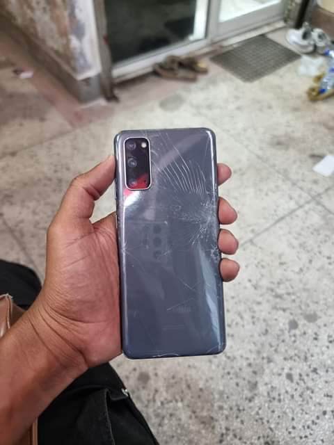 A picture of SAMSUNG S20 5g
